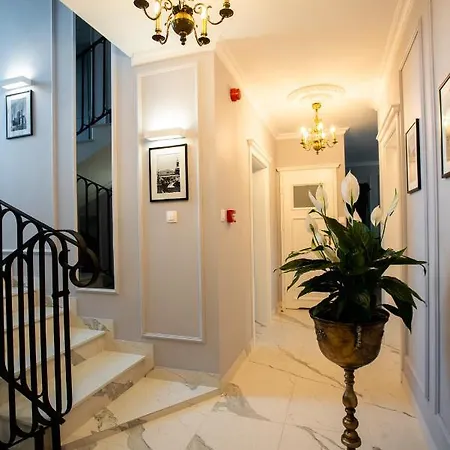 Aparthotel Krakowska 4*